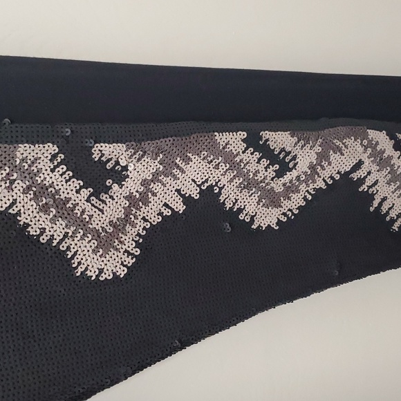 Black sequin pants with geometric design. - Picture 4 of 6